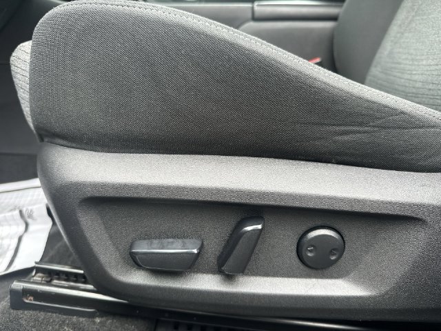 Used 2023 Nissan Rogue SV AWD/4WD image 23
