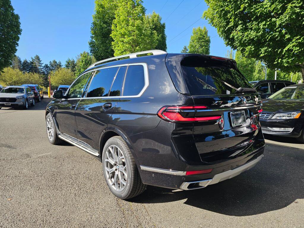 Used 2025 BMW X7 xDrive40i AWD/4WD image 5
