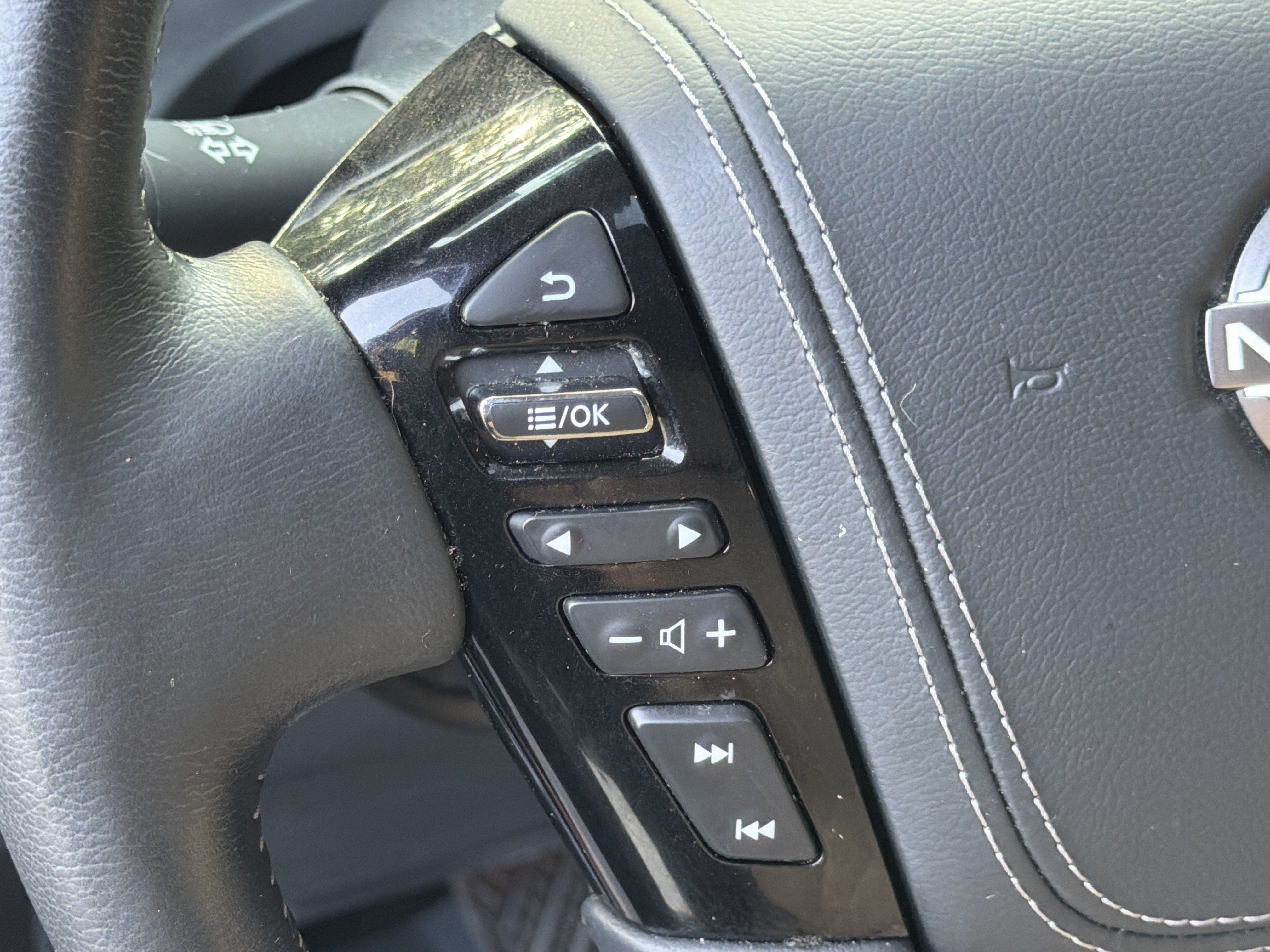 Used 2022 Nissan Armada Platinum w/ Captain's Chairs Package RWD image 19