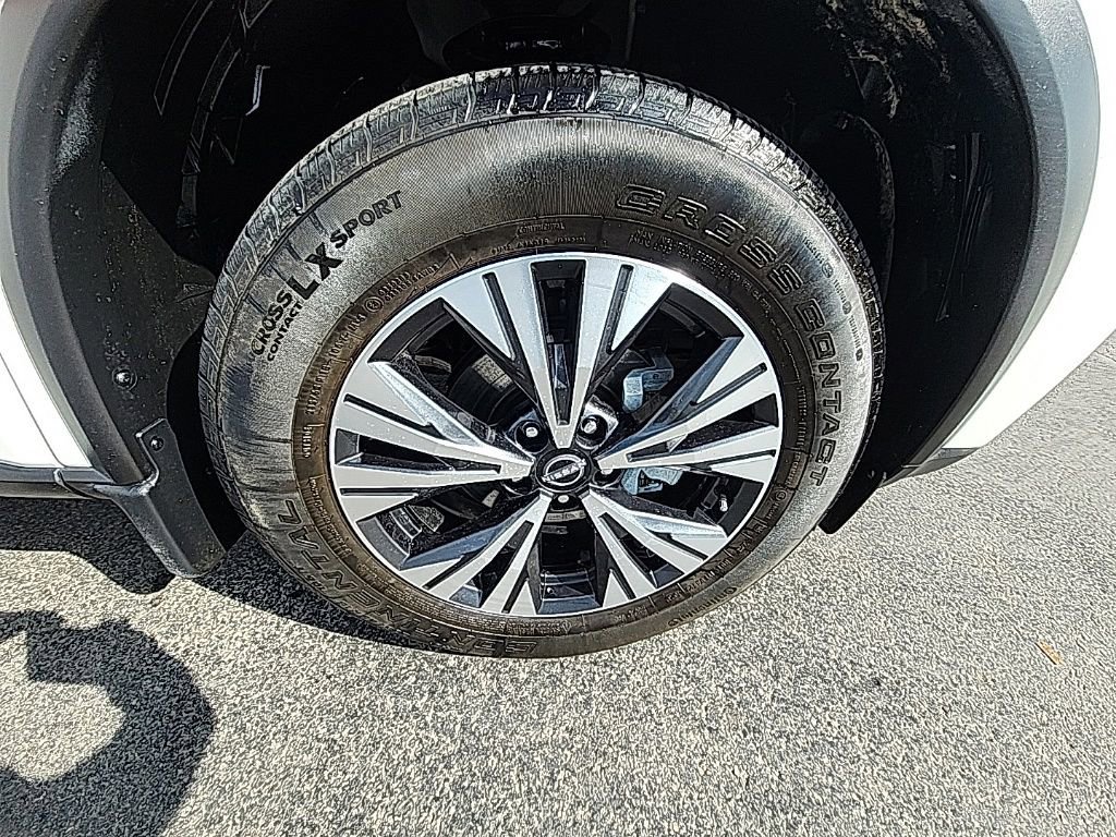 Used 2023 Nissan Rogue SV image 10