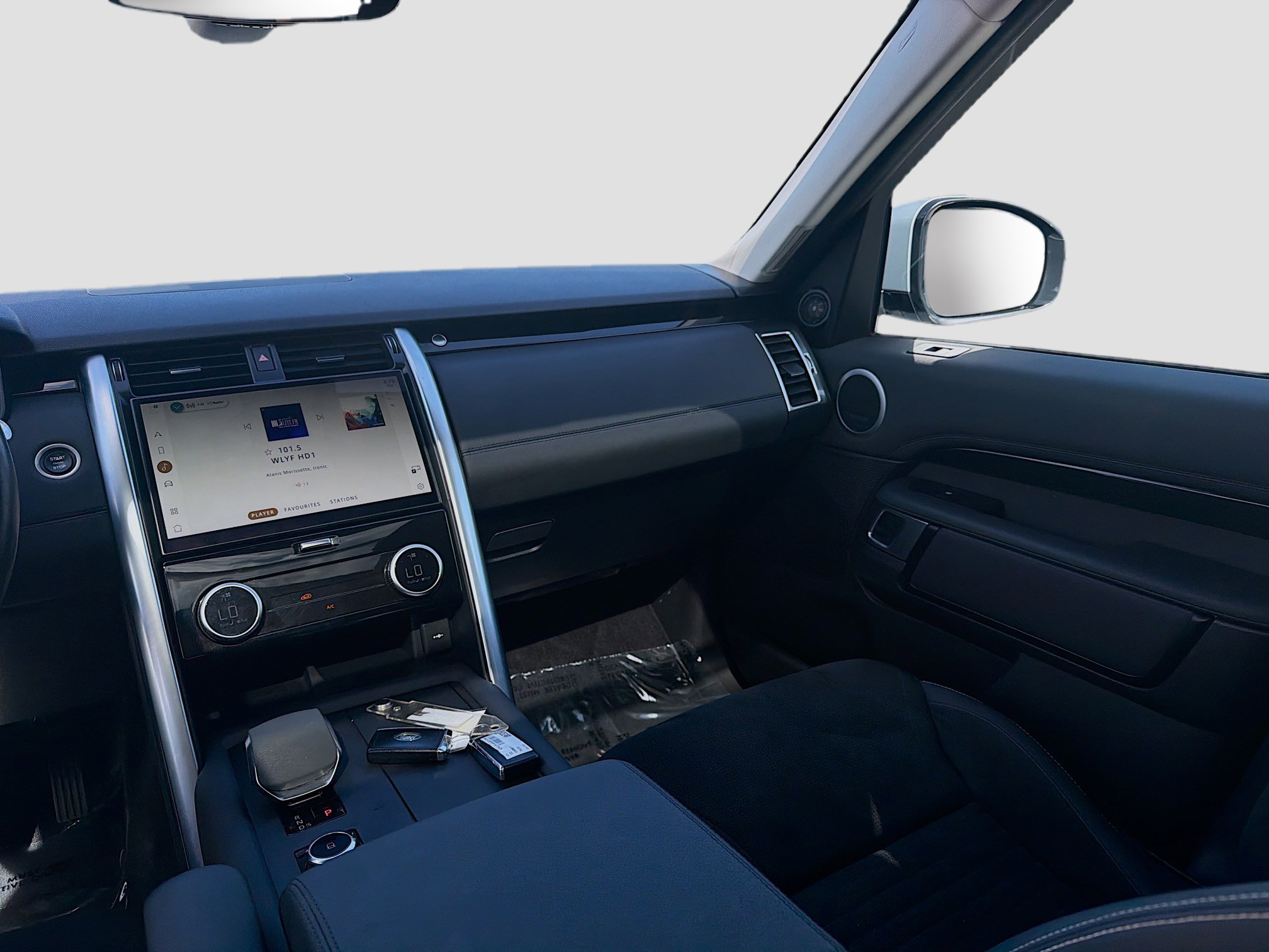 Used 2023 Land Rover Discovery S image 19