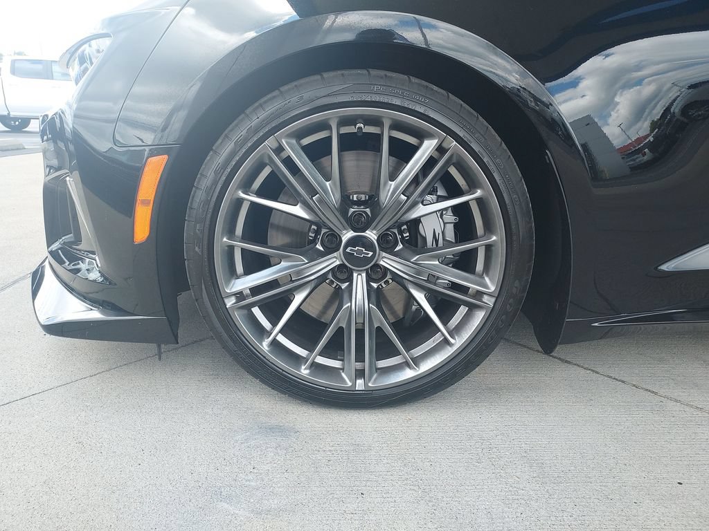 Used 2022 Chevrolet Camaro ZL1 RWD image 10