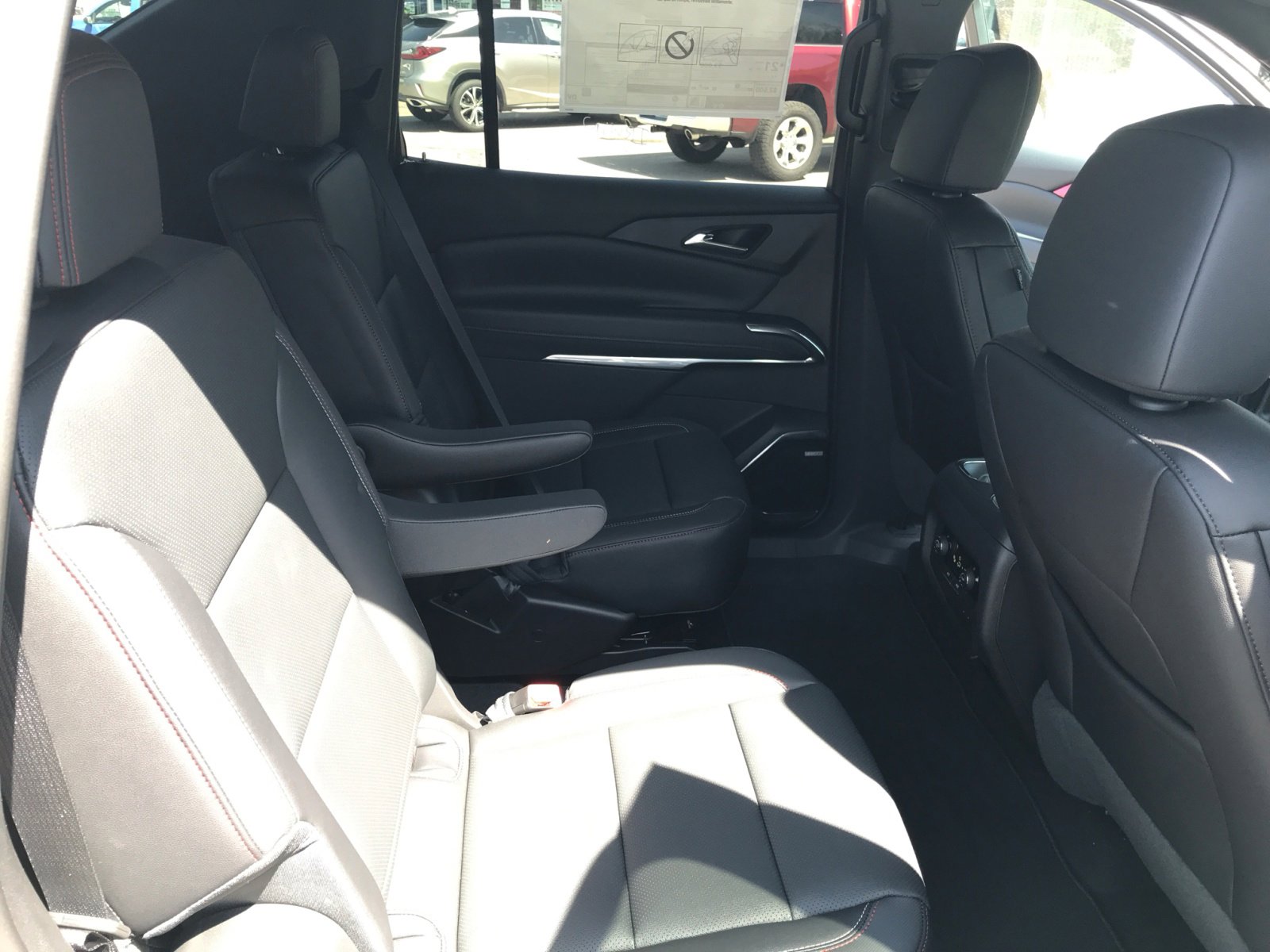 New 2025 Chevrolet Traverse Z71 w/ Enhanced Driving Package image 17