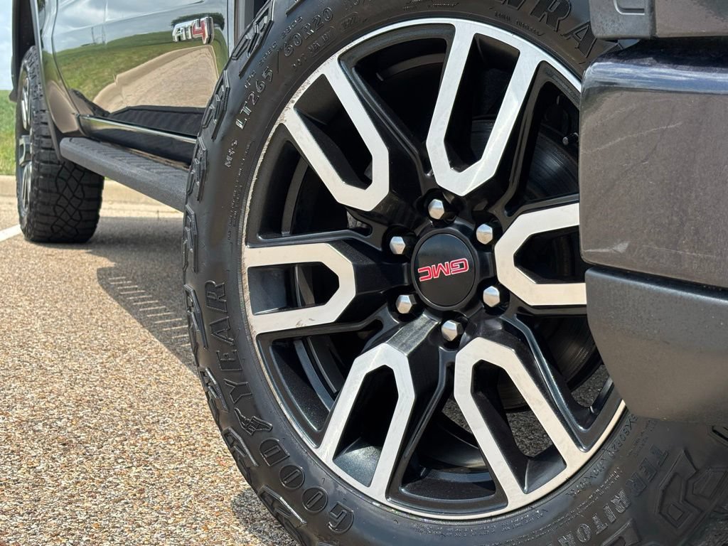 Used 2022 GMC Sierra 1500 AT4 w/ AT4 Preferred Package AWD/4WD image 2