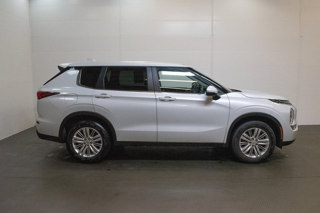 Used 2024 Mitsubishi Outlander ES image 3