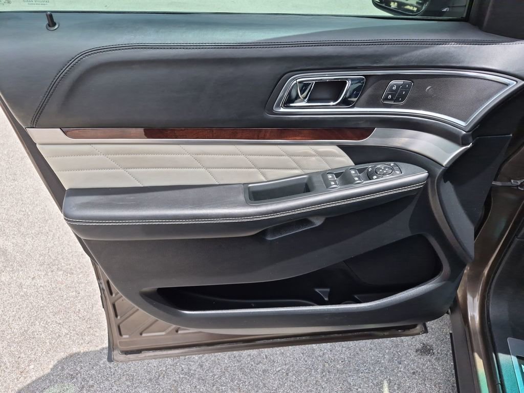 Used 2016 Ford Explorer Platinum AWD/4WD image 17