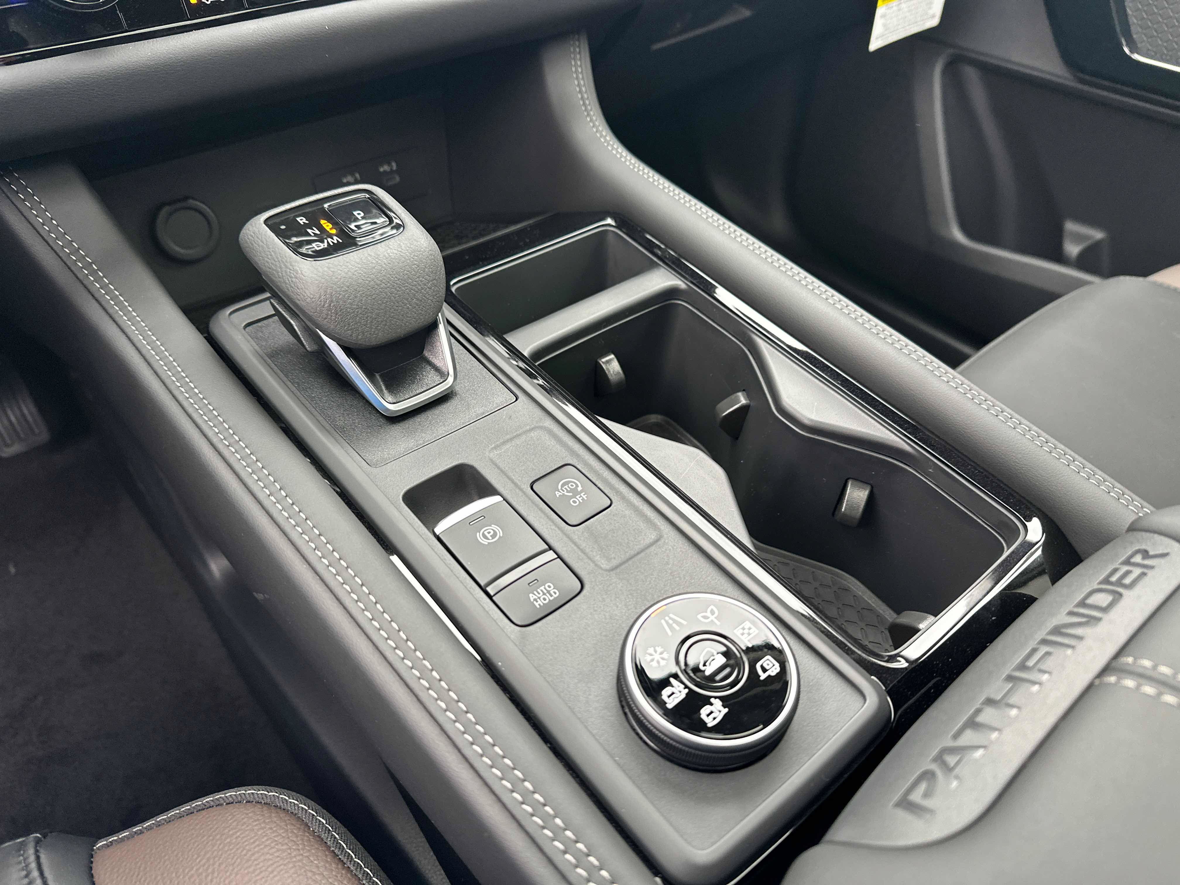 New 2026 Nissan Pathfinder Platinum AWD/4WD image 32