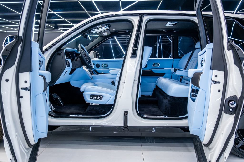 Used 2025 Rolls-Royce Cullinan image 18