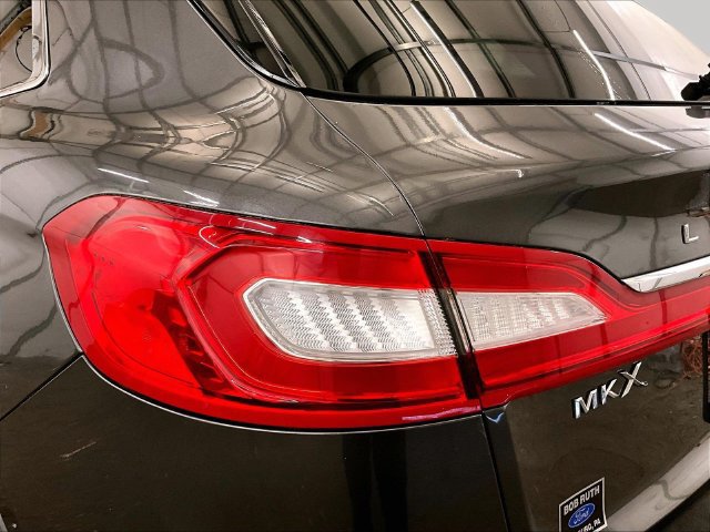 Used 2017 Lincoln MKX Reserve w/ Driver Assistance Package AWD/4WD image 28