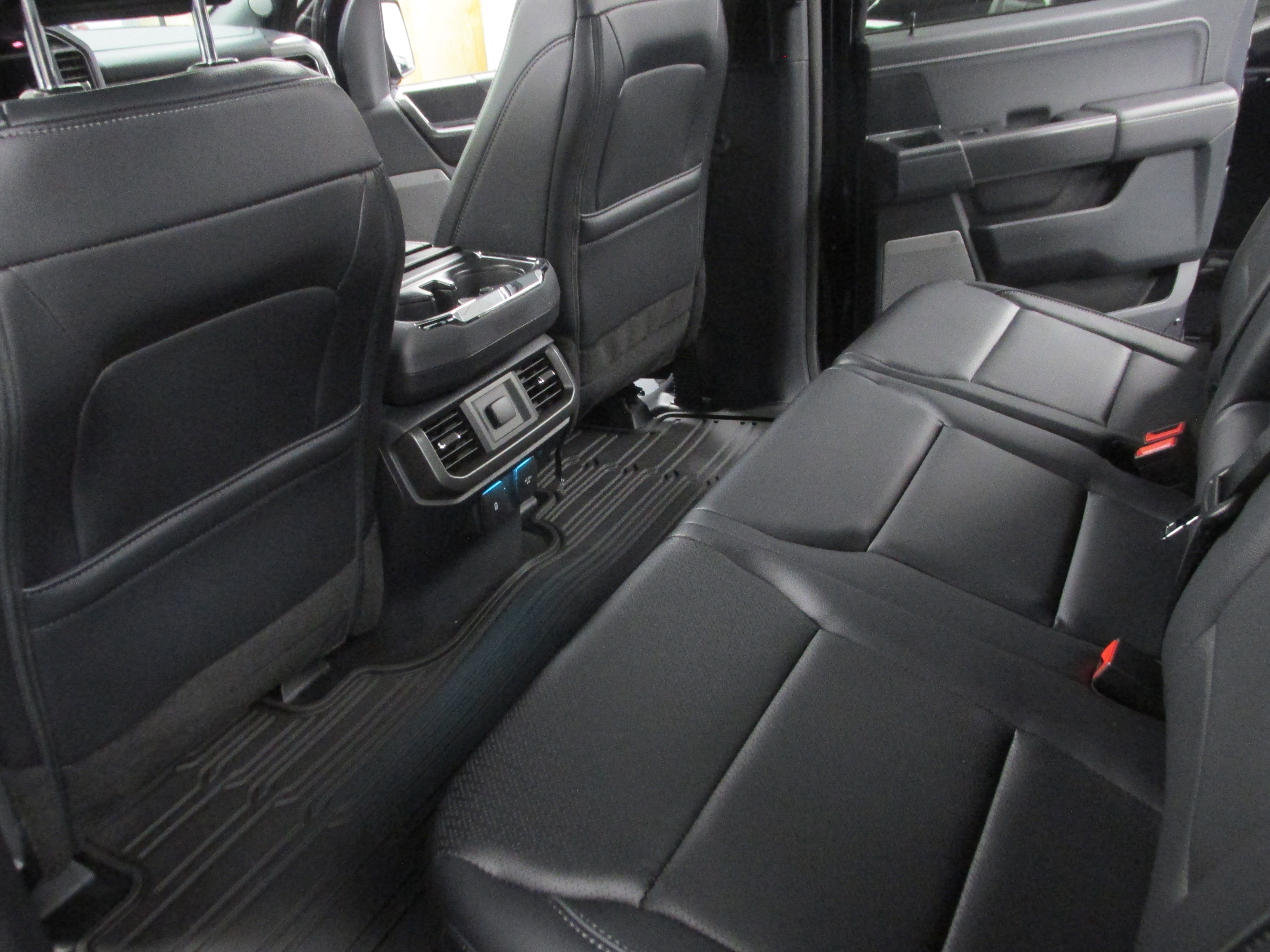 New 2025 Ford F150 Lariat w/ Equipment Group 501A Mid image 23