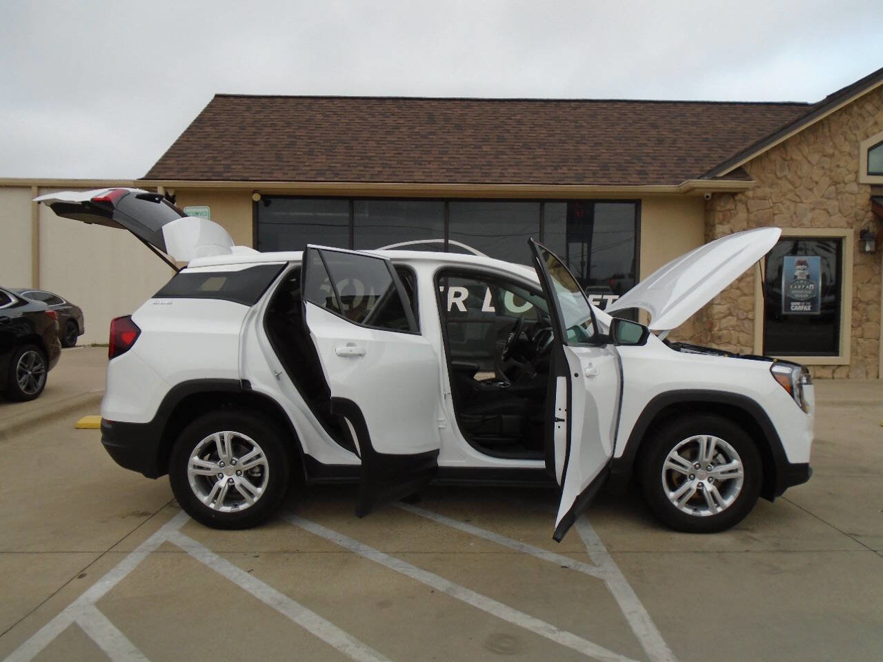 Used 2024 GMC Terrain SLE FWD image 21
