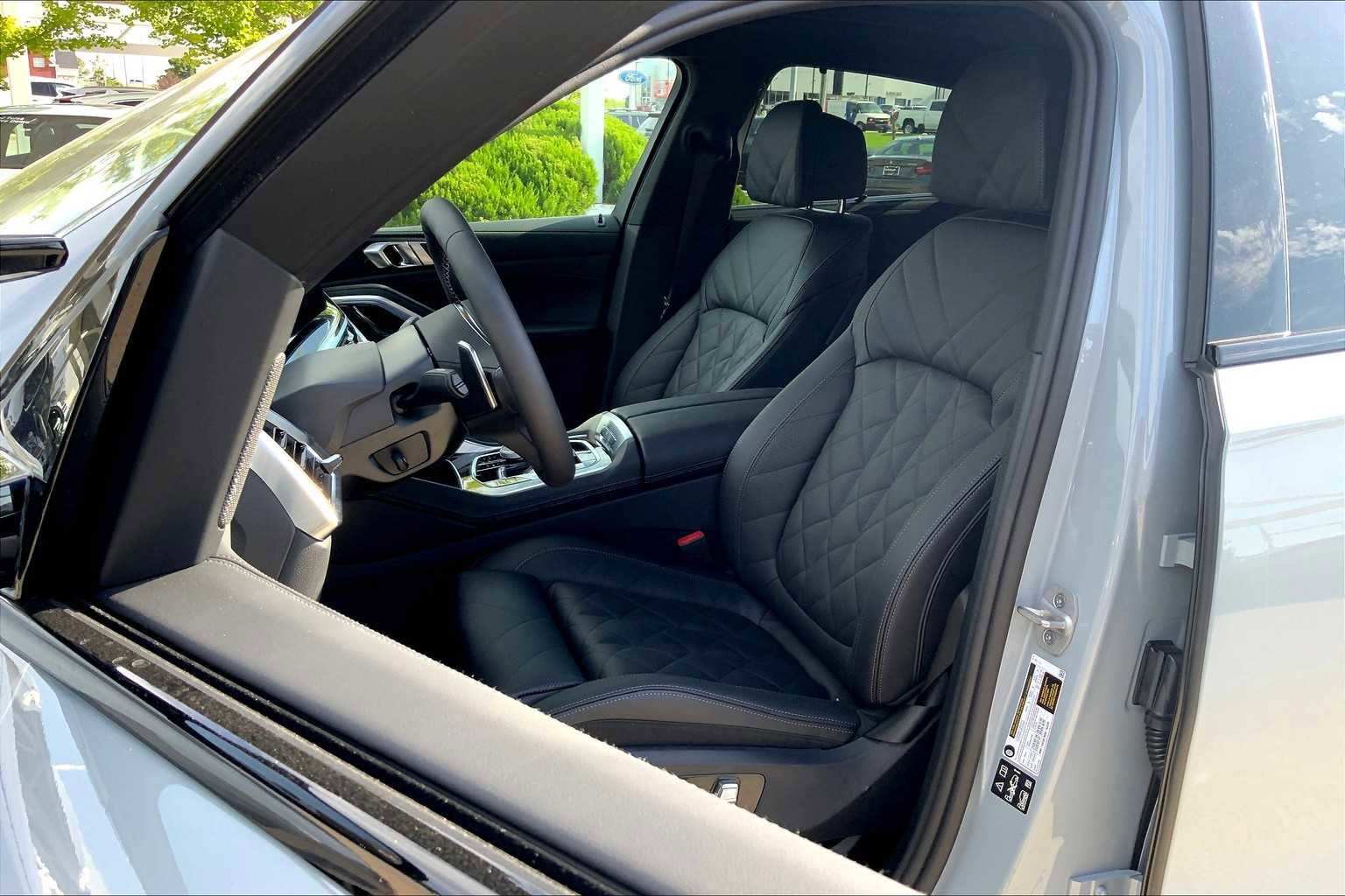 New 2026 BMW X6 M60i image 9