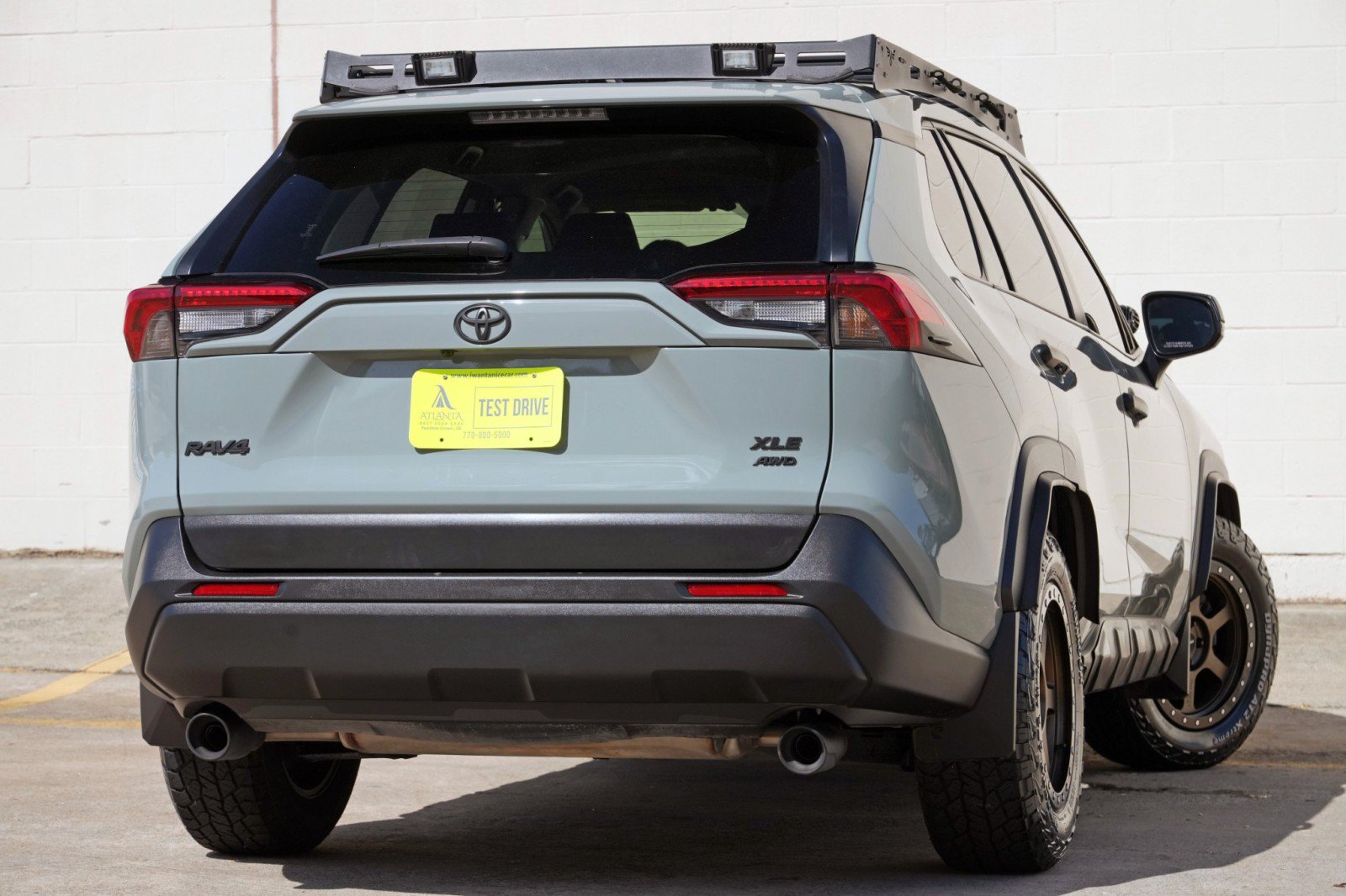 Used 2021 Toyota RAV4 XLE AWD/4WD image 4