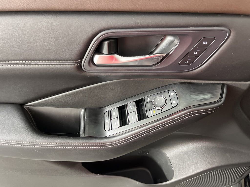 Used 2023 Nissan Rogue SL image 26