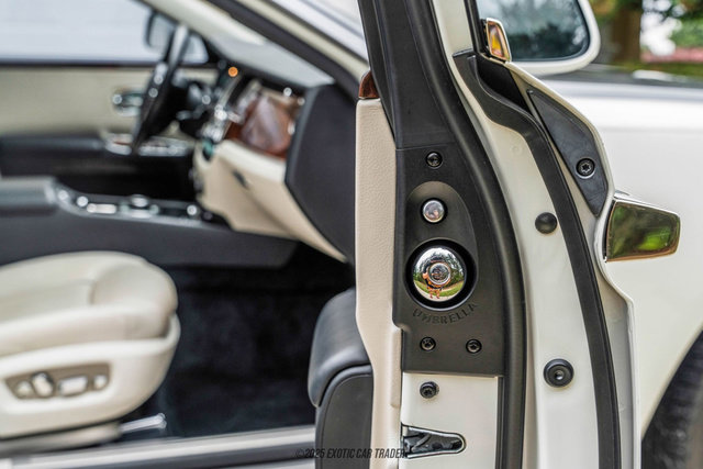 Used 2015 Rolls-Royce Ghost image 31