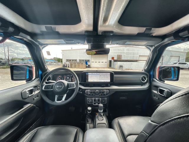 Used 2025 Jeep Wrangler Unlimited Sahara w/ Safety Group AWD/4WD image 19