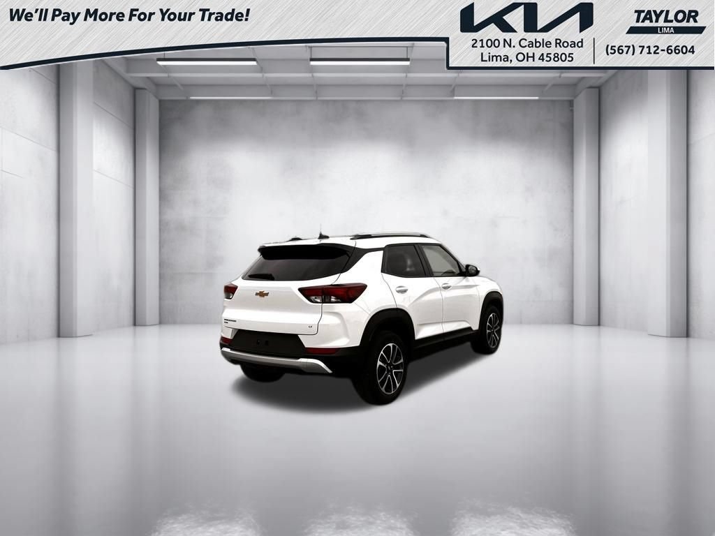 Used 2025 Chevrolet TrailBlazer LT AWD/4WD image 2