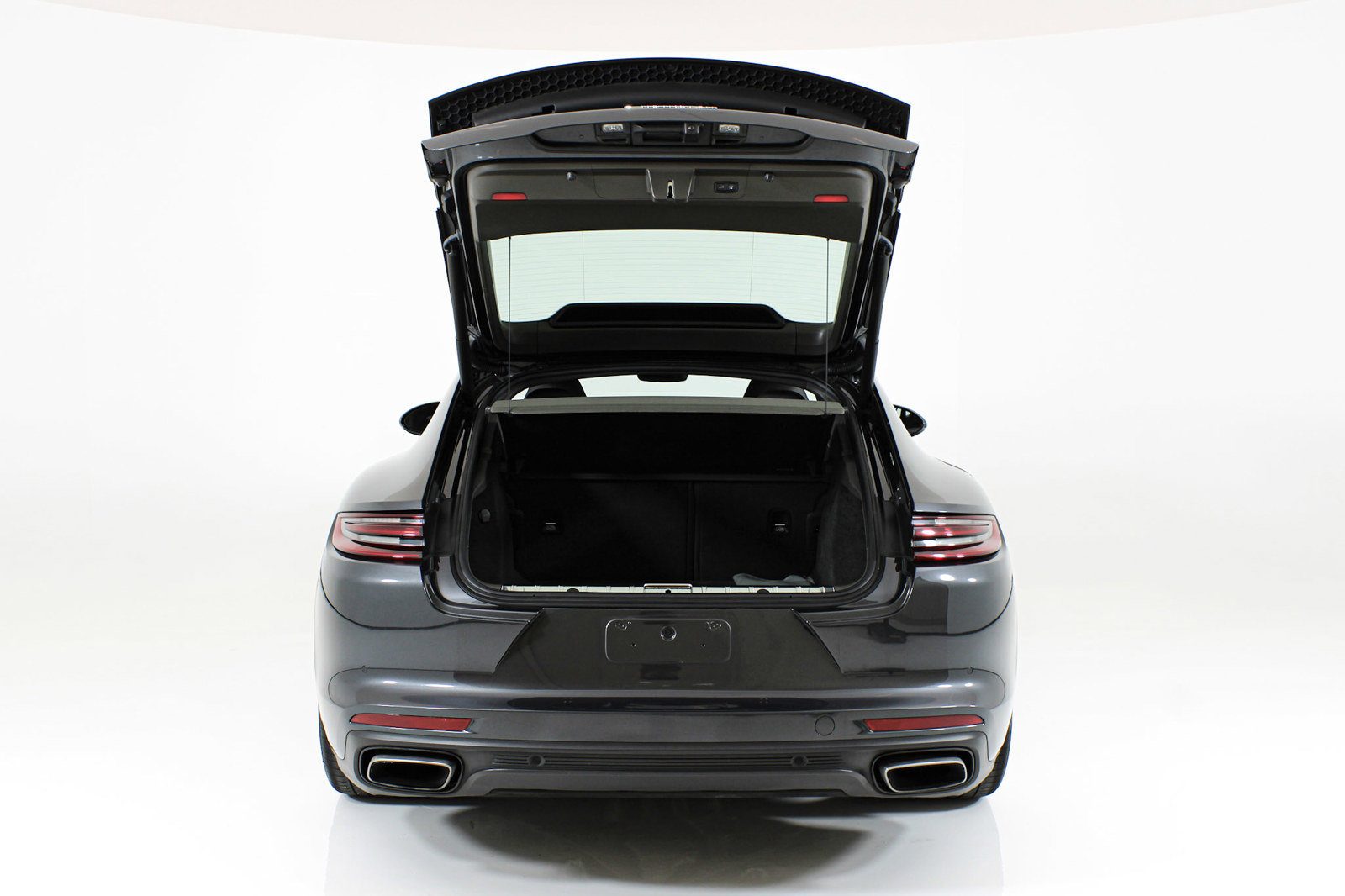 Used 2018 Porsche Panamera RWD image 28