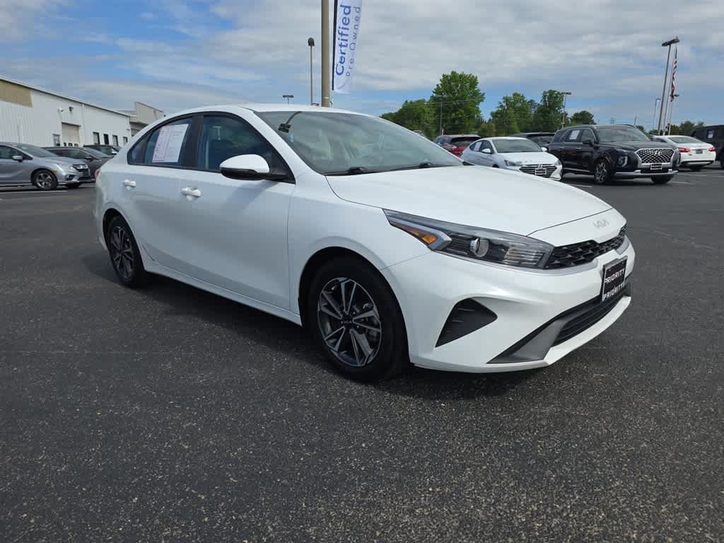 Used 2024 Kia Forte LXS w/ LXS Technology Package FWD image 4