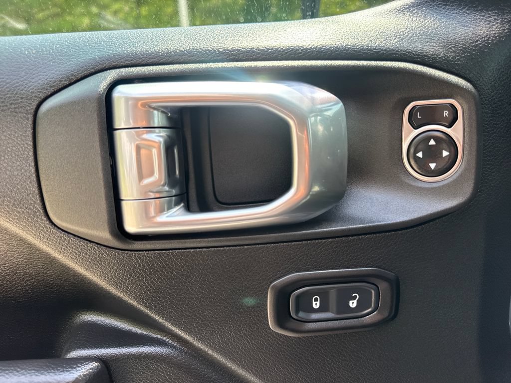 Used 2025 Jeep Wrangler Unlimited Sport AWD/4WD image 14