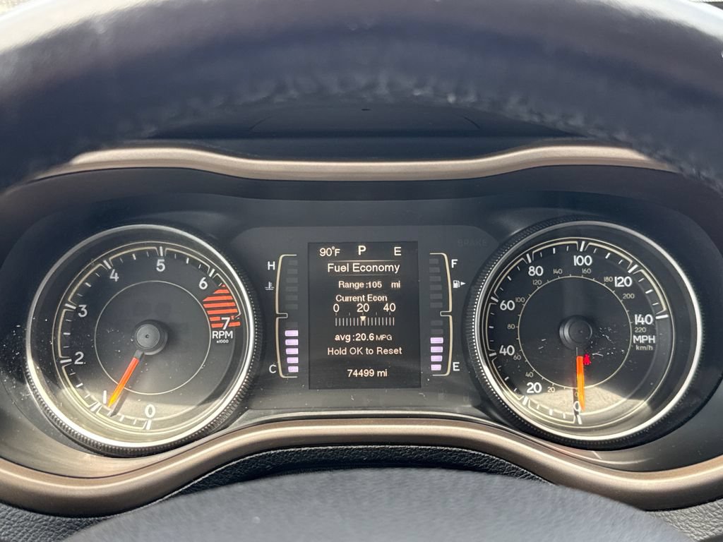 Used 2016 Jeep Cherokee Latitude FWD image 17