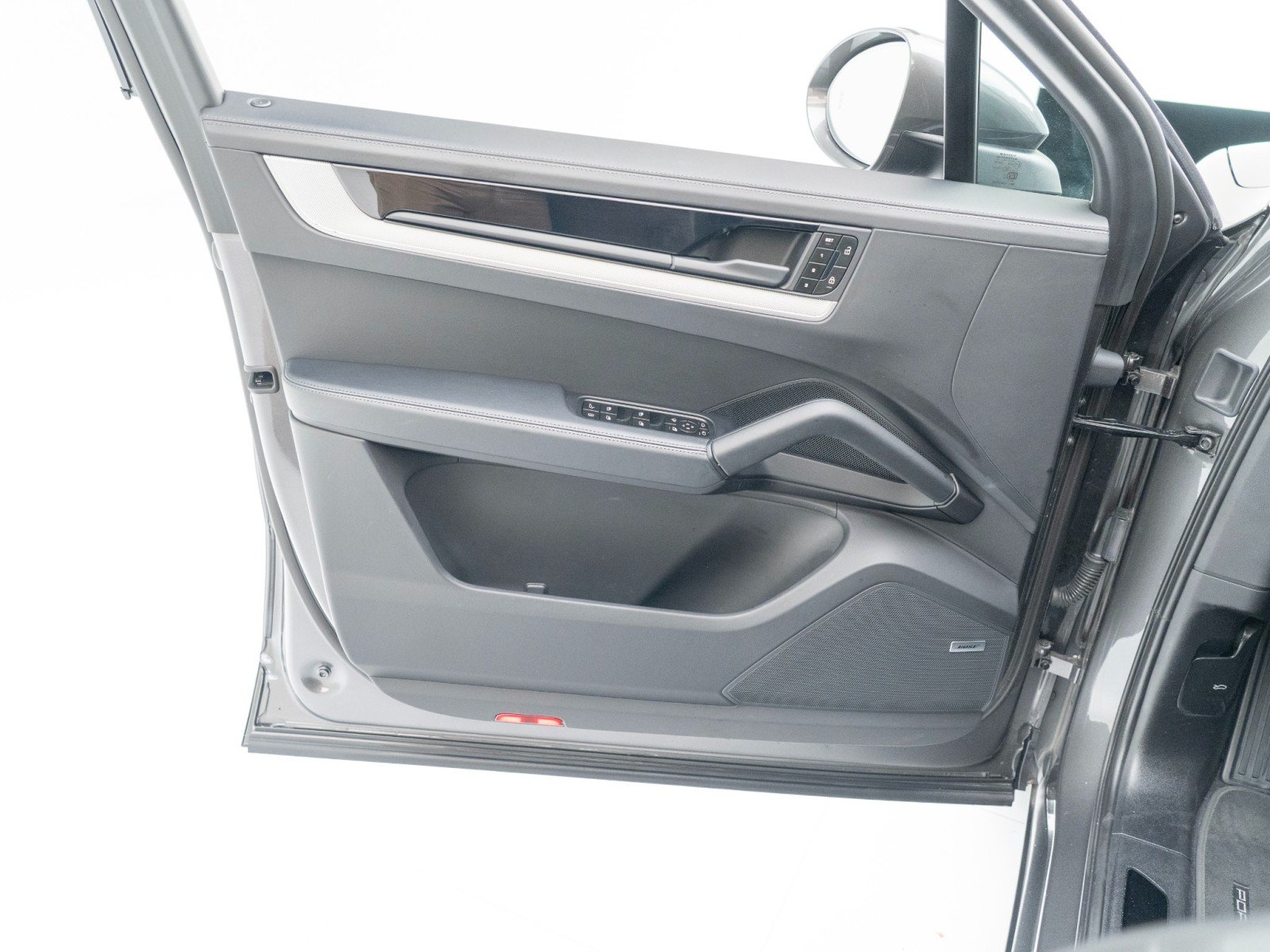 Certified 2025 Porsche Cayenne GTS AWD/4WD image 21
