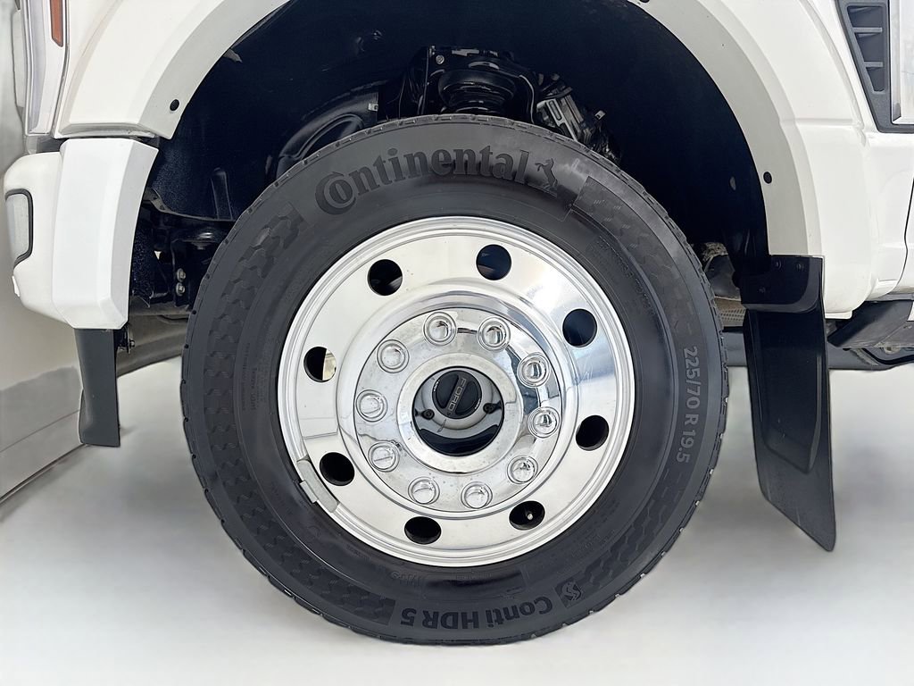 Used 2024 Ford F450 Platinum w/ FX4 Off-Road Package AWD/4WD image 29