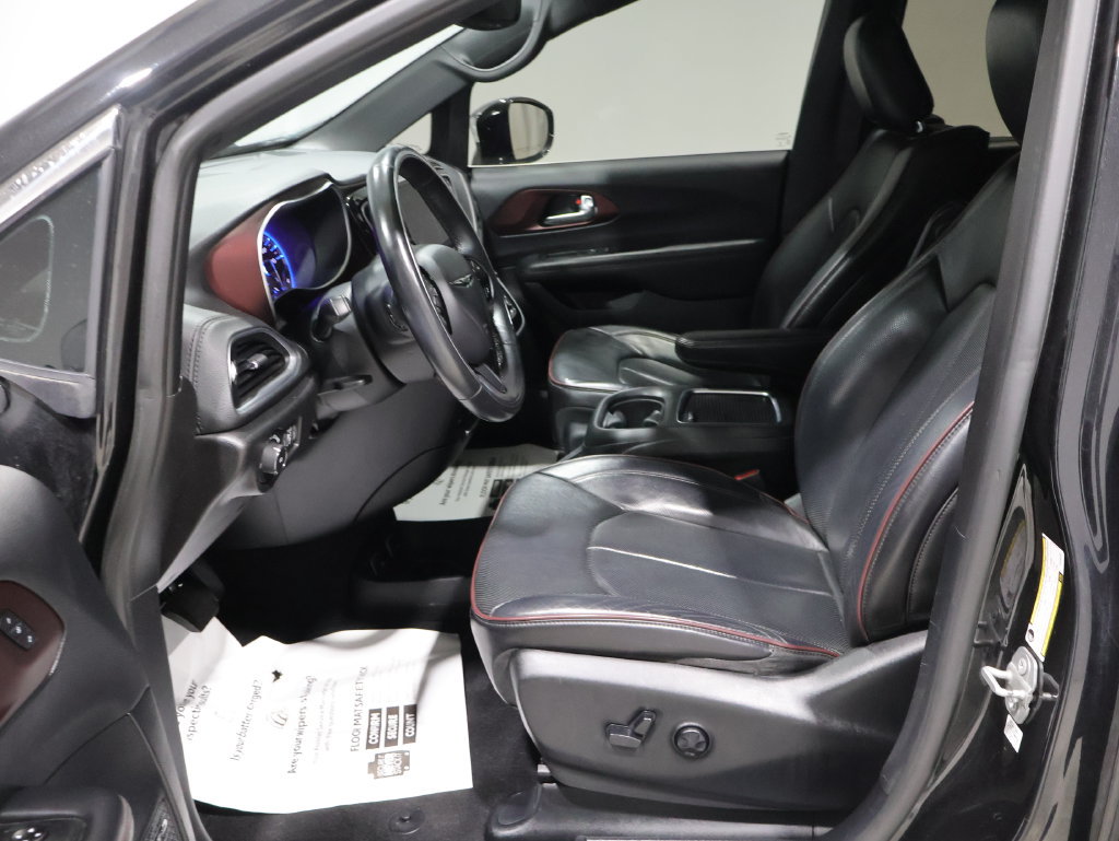 Used 2020 Chrysler Pacifica Limited FWD image 11