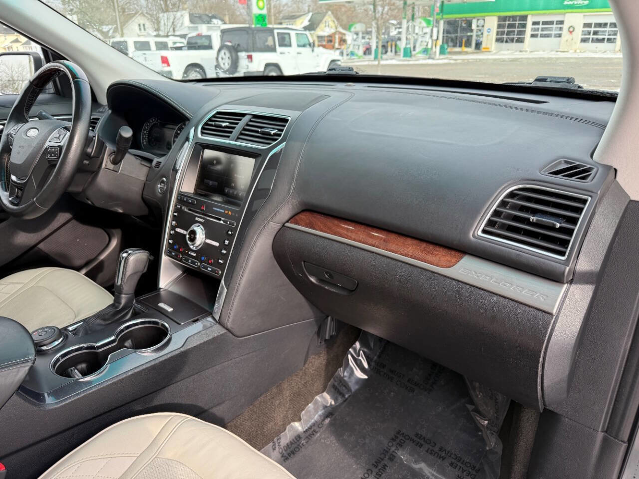 Used 2016 Ford Explorer Platinum image 31
