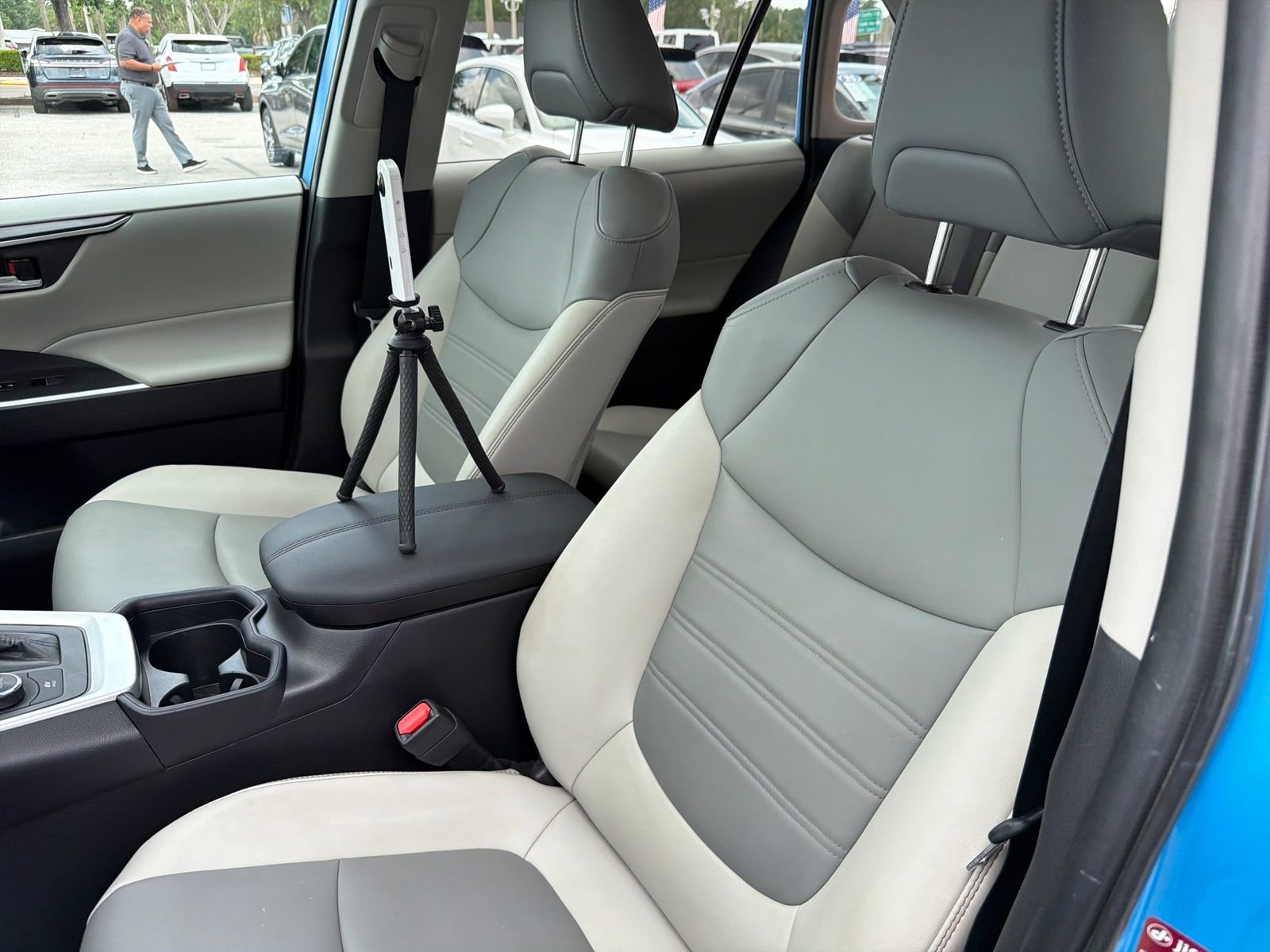 Used 2021 Toyota RAV4 XLE Premium AWD/4WD image 25