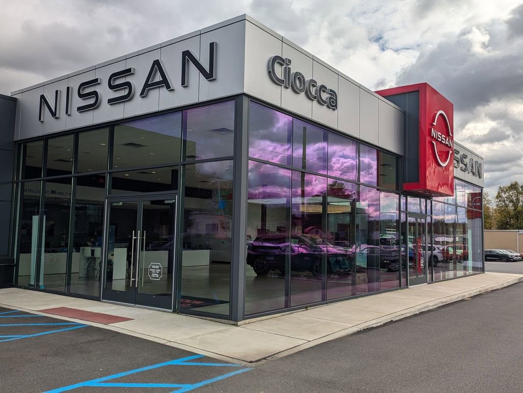 Used 2024 Nissan Titan PRO-4X w/ Pro-4x Utility Package image 28