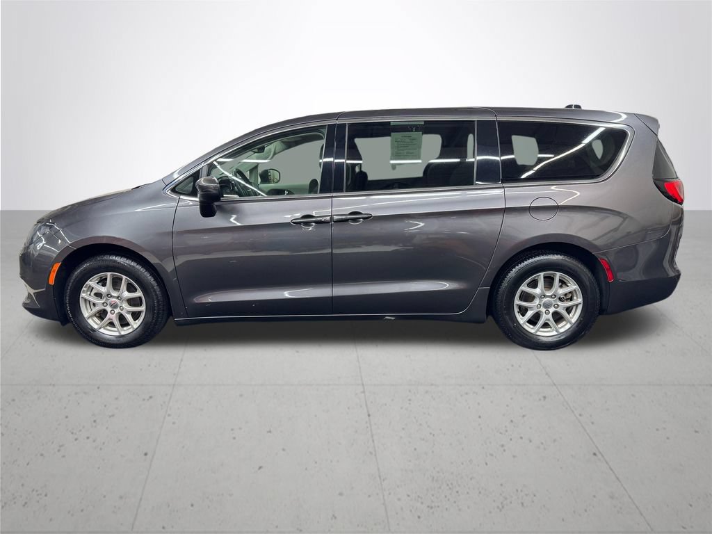 Used 2023 Chrysler Voyager LX FWD image 3