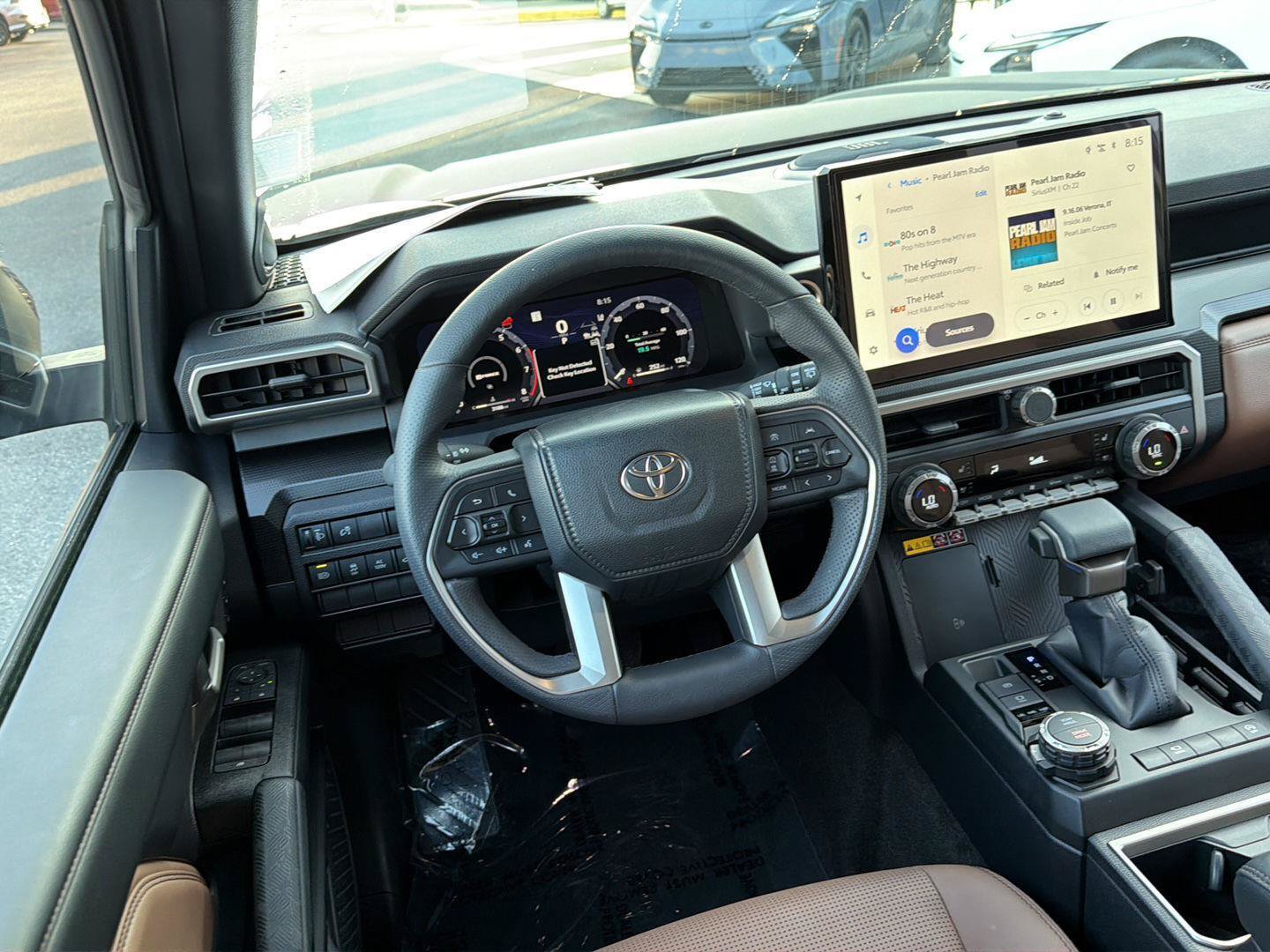 Used 2025 Toyota 4Runner Limited AWD/4WD image 18