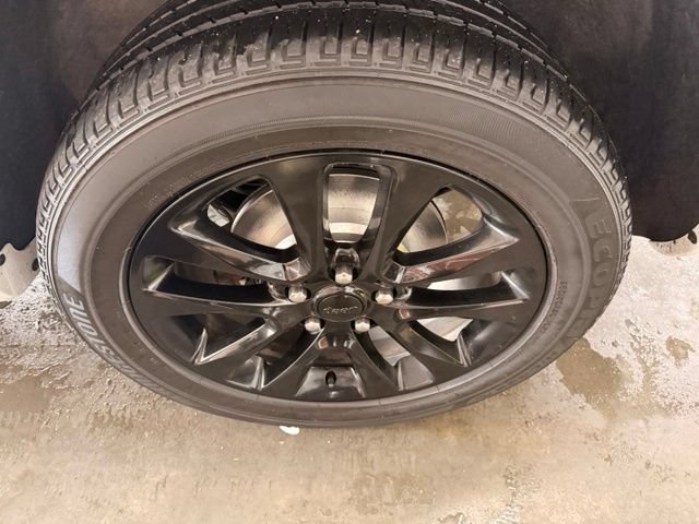 Used 2018 Jeep Grand Cherokee Altitude AWD/4WD image 7
