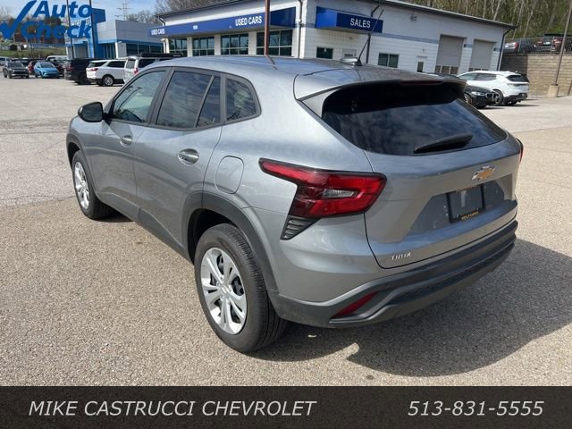 Used 2025 Chevrolet Trax LS w/ Driver Confidence Package image 4