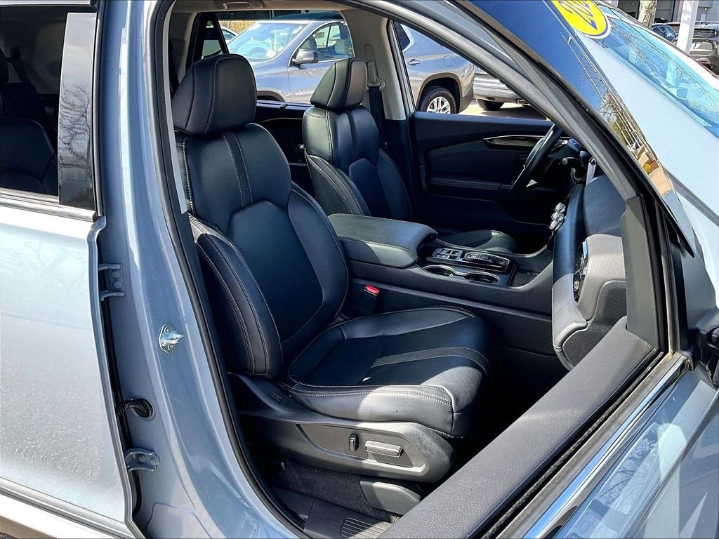 Used 2023 Honda Pilot Touring image 11