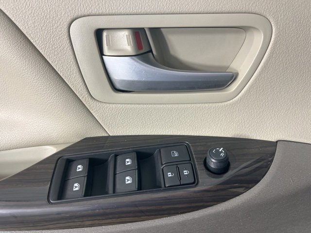 Used 2015 Toyota Sienna XLE image 26