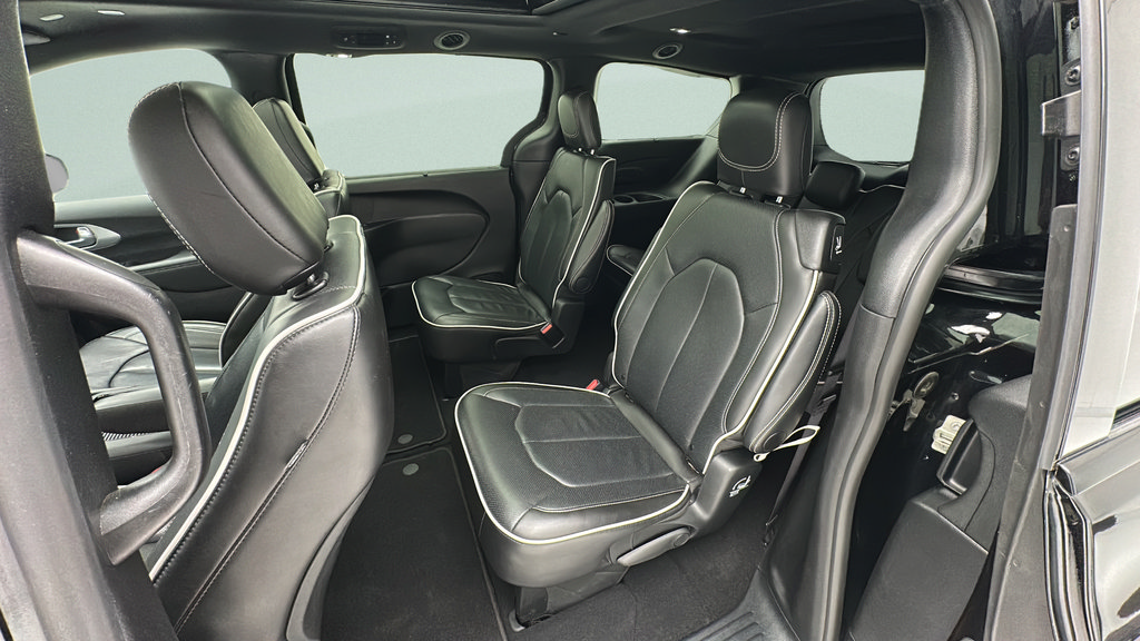 Used 2025 Chrysler Pacifica Limited FWD image 10