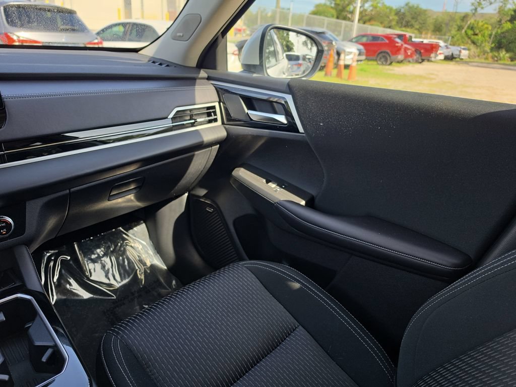 Used 2025 Mitsubishi Outlander ES FWD image 9