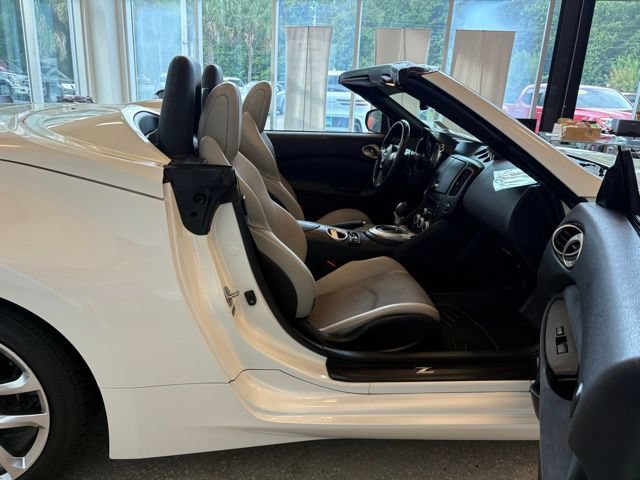 Used 2014 Nissan 370Z Touring RWD image 22