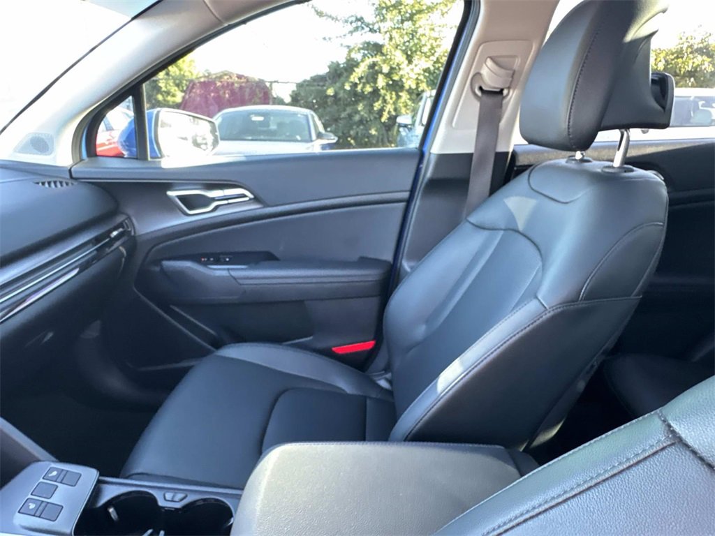 Certified 2026 Kia Sportage EX w/ EX Panorama Roof Package image 32