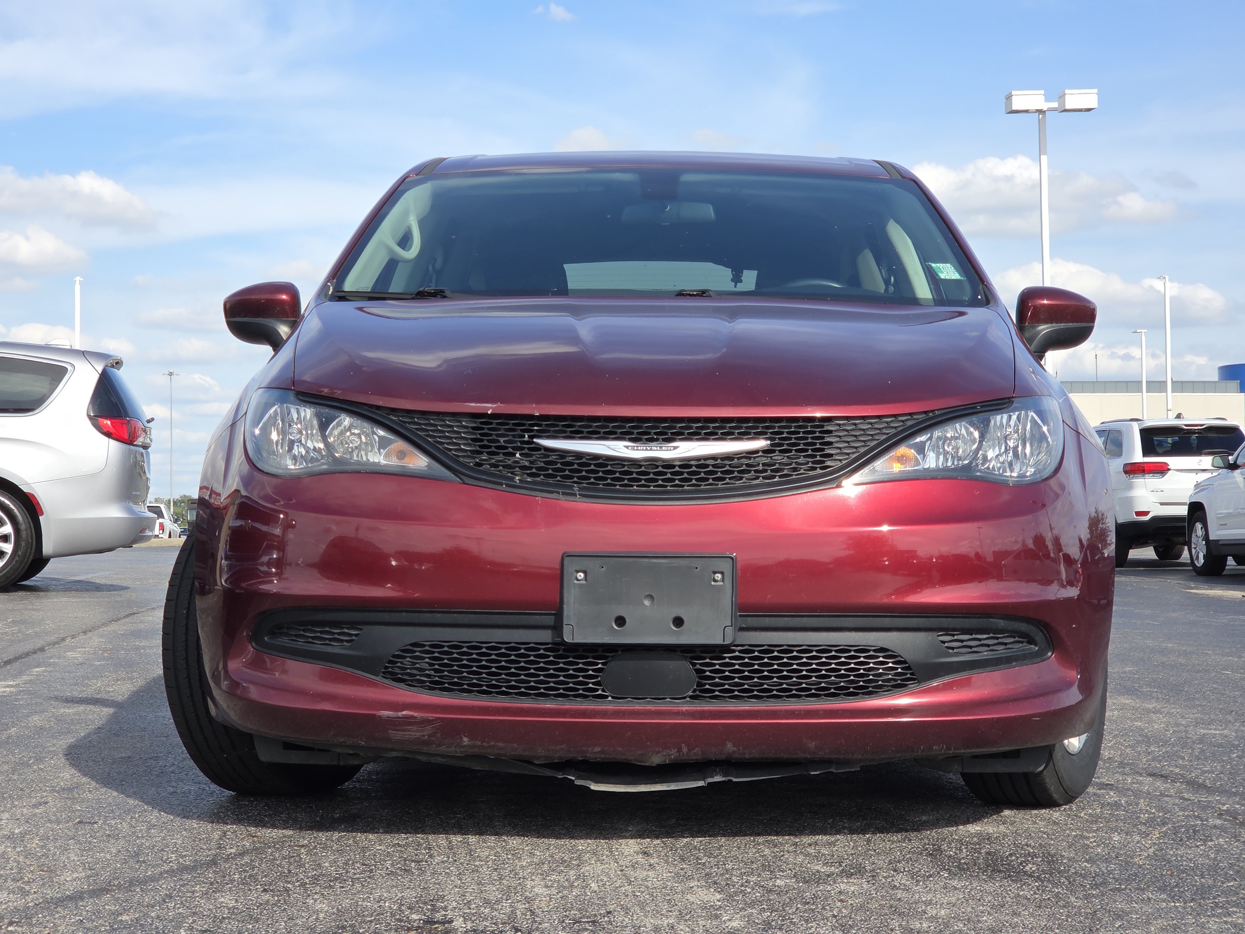 Used 2022 Chrysler Voyager LX FWD image 4