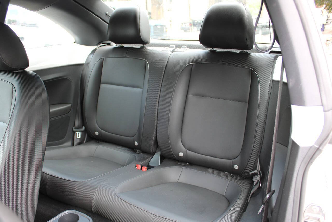 Used 2012 Volkswagen Beetle 2.5 FWD image 12