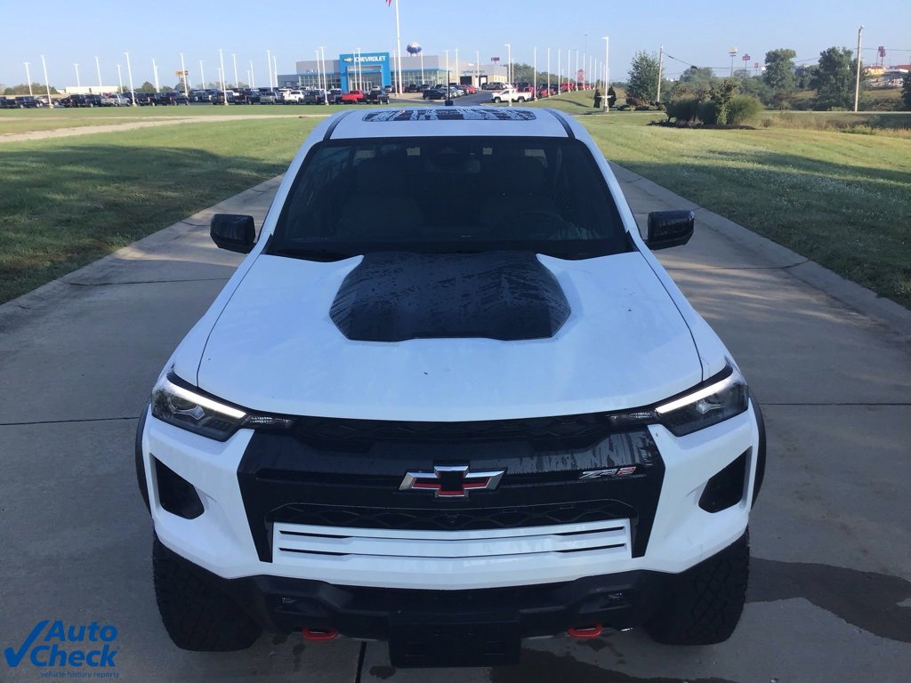 Used 2025 Chevrolet Colorado ZR2 w/ Technology Package image 13