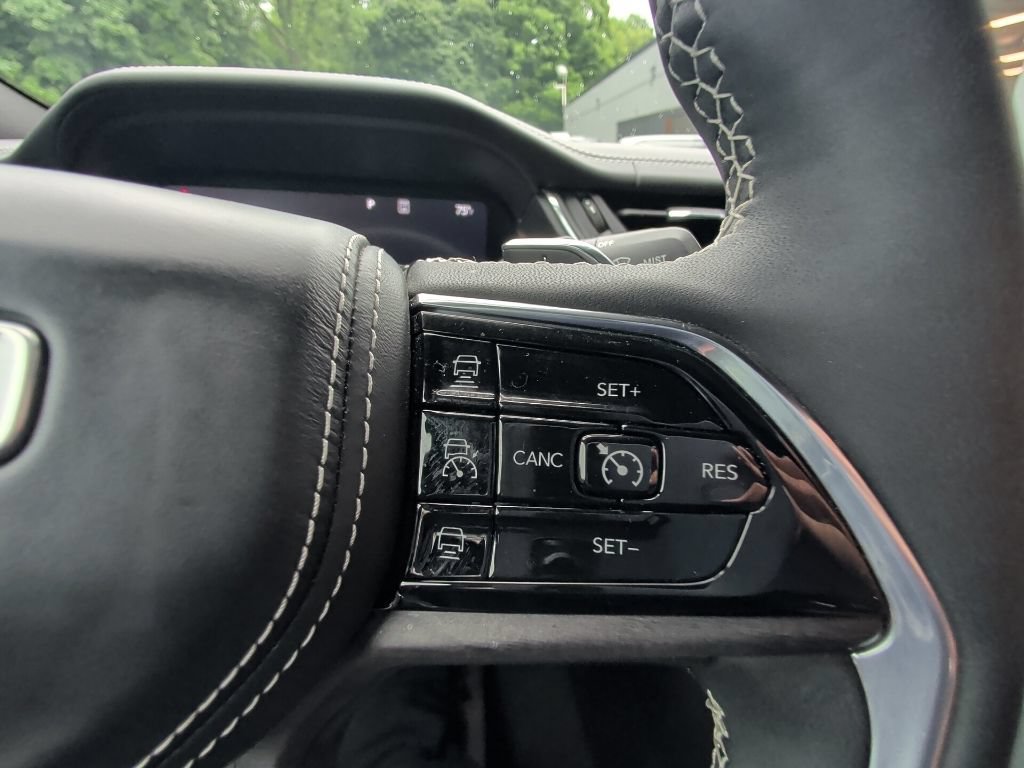 Used 2023 Jeep Grand Cherokee L Overland w/ Luxury Tech Group IV AWD/4WD image 21