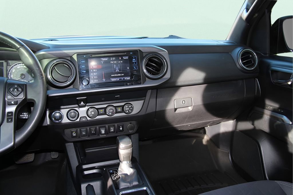 Used 2019 Toyota Tacoma TRD Sport image 11