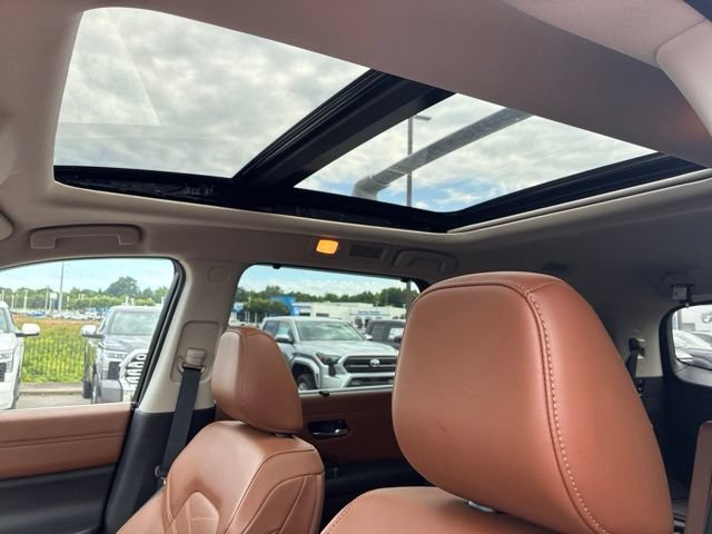 Used 2024 Nissan Pathfinder Platinum FWD image 8