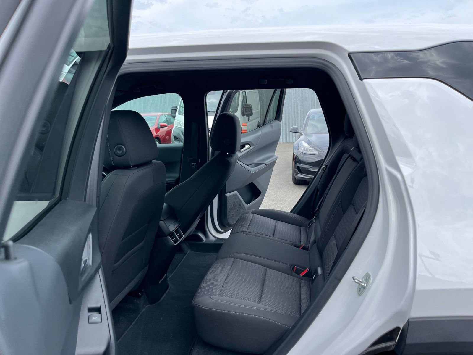 Used 2025 Chevrolet Equinox LT FWD image 25