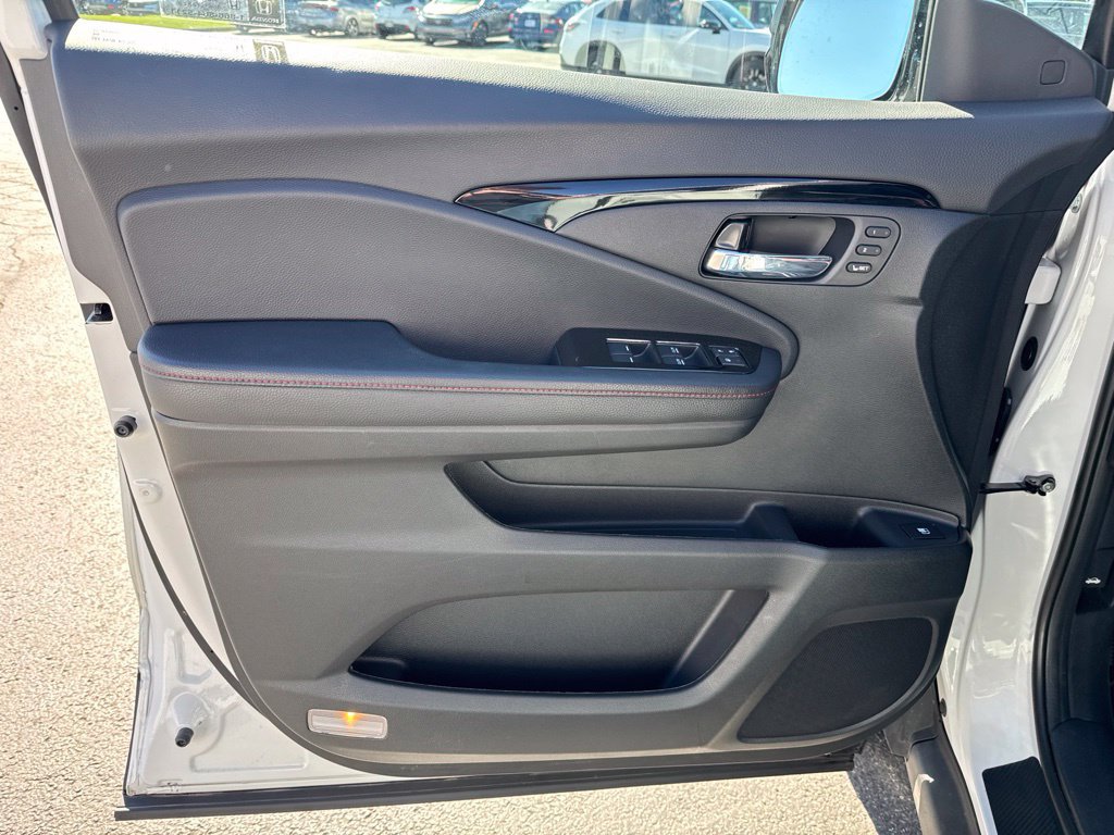 Used 2025 Honda Ridgeline Black Edition image 31