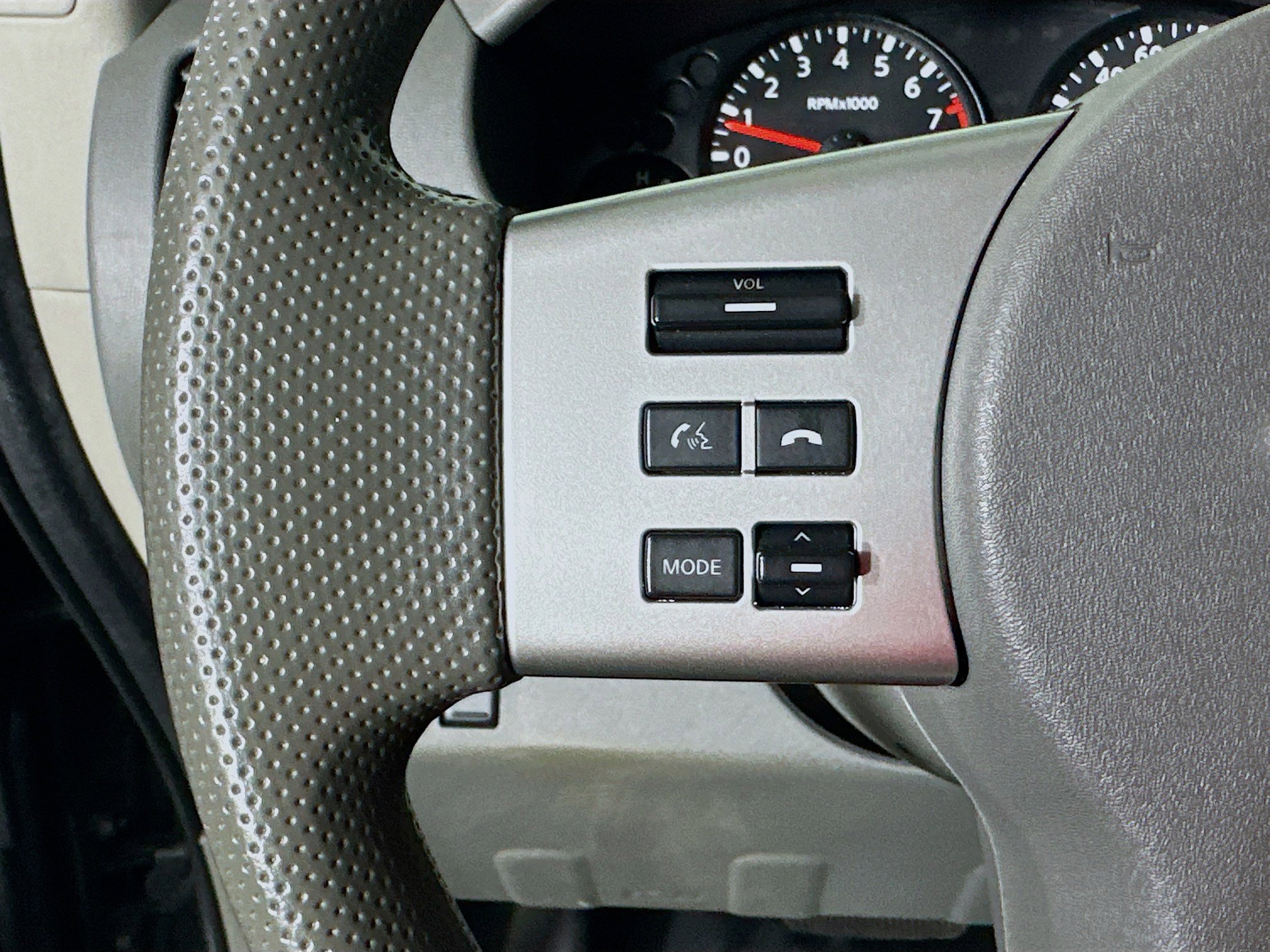 Used 2020 Nissan Frontier SV w/ Midnight Edition Floor Mats image 16